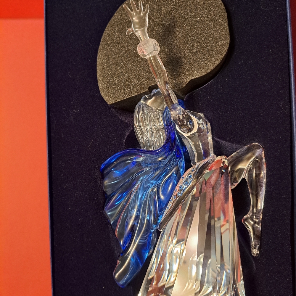Swarovski Crystal Magic of Dance Isadora 2002 figurine with box and COA  pristin